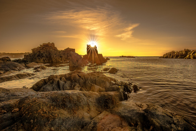 Обои картинки фото природа, восходы, закаты, сияние, горизонт, скалы, океан