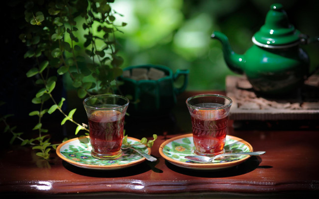 Обои картинки фото еда, напитки,  Чай, чайник, блюдца, стаканы
