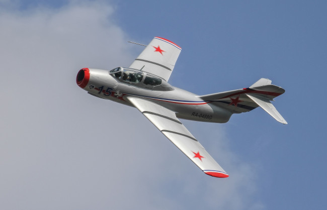 Обои картинки фото mig-15 uti, авиация, боевые самолёты, россия, ввс