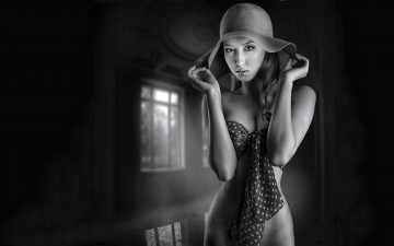 Картинка девушки -unsort+ Черно-белые+обои шарфик шляпа черно-белое