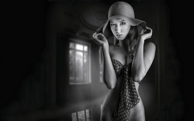 Обои картинки фото девушки, -unsort , Черно-белые обои, шарфик, шляпа, черно-белое