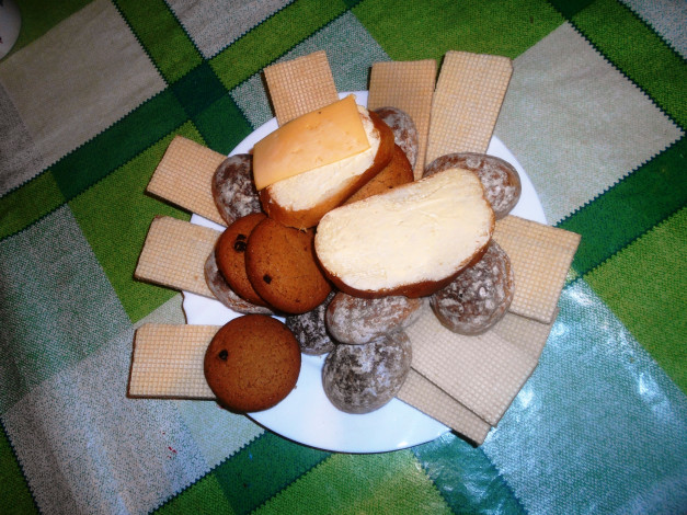 Обои картинки фото еда, пирожные,  кексы,  печенье, сыр, хлеб, песенье, вафли