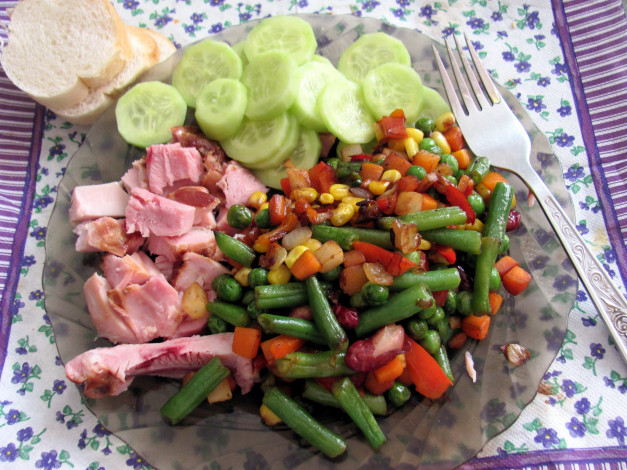 Обои картинки фото еда, вторые блюда, мясо, овощи, хлеб