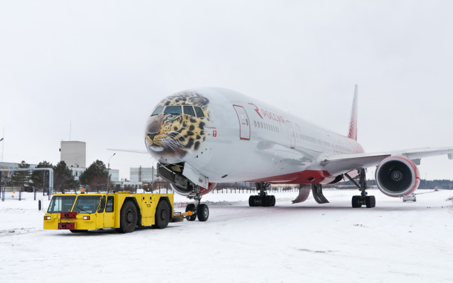 Обои картинки фото авиация, авиационный пейзаж, креатив, тягач