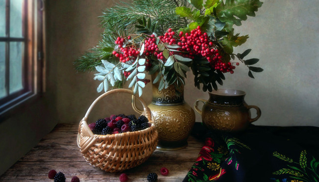 Обои картинки фото еда, фрукты,  ягоды, малина, ежевика, рябина