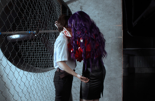 Обои картинки фото девушки, - креатив,  косплей, образы, косплей, костюмы, кровь, поцелуй, решетка