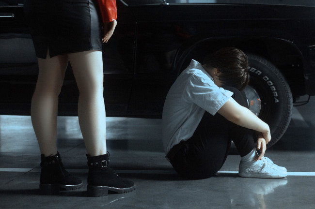 Обои картинки фото девушки, - креатив,  косплей, образ, костюм, косплей, парковка