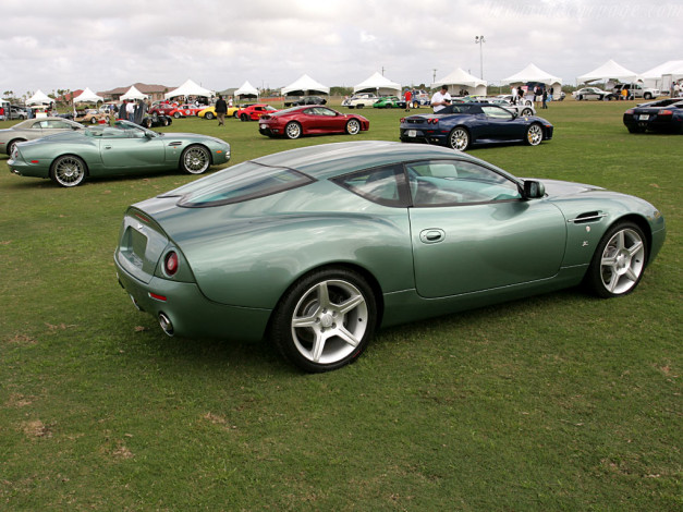 Обои картинки фото aston, martin, автомобили, выставки, уличные, фото