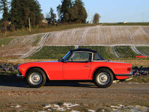 Картинка автомобили triumph tr6