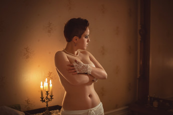 Картинка девушки humeyra+pinarbasi комната девушка