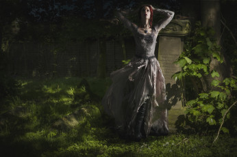 Картинка фэнтези фотоарт девушка памятник готика