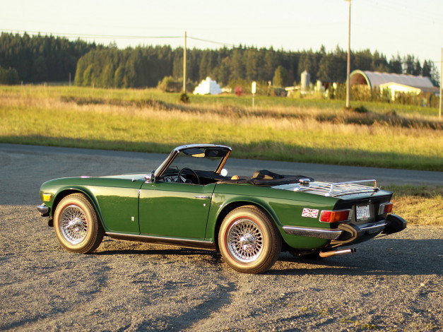 Обои картинки фото 1975 triumph tr6, автомобили, triumph