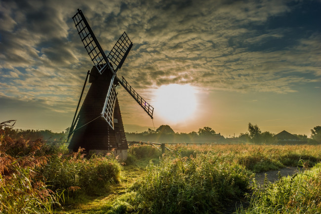 Обои картинки фото разное, мельницы, утро, поле, трава, дорога, мельница, облака