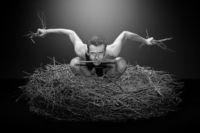 Обои картинки фото юмор и приколы, гнездо, мужик