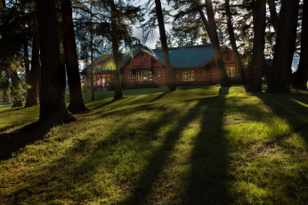 Картинка города -+здания +дома дом деревья трава