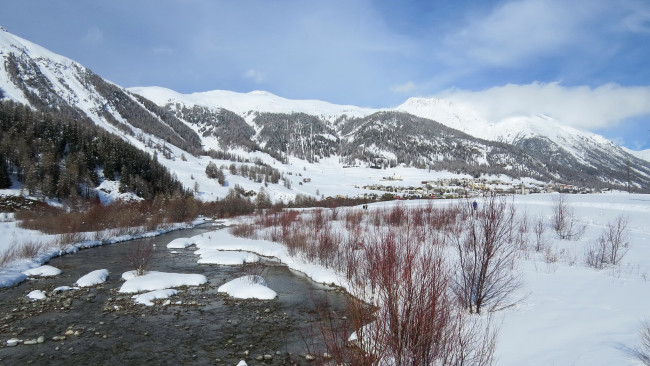 Обои картинки фото природа, реки, озера, река, снег, облака, лес, горы