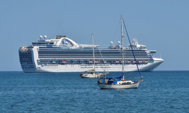 Обои картинки фото ruby princess, корабли, разные вместе, лайнер, круиз