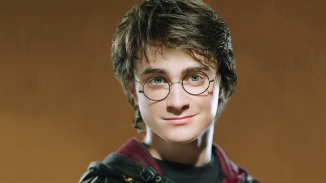 Обои картинки фото кино фильмы, harry potter & the goblet of fire, очки, лицо, гарри, поттер