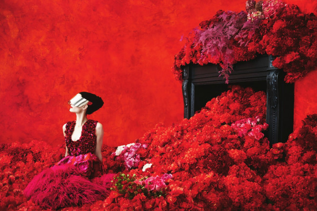 Обои картинки фото девушки, -unsort , креатив, маска, цветы, платье, брюнетка