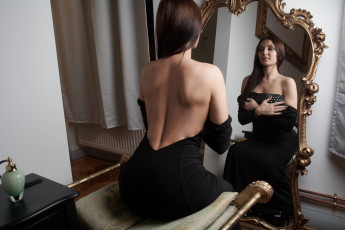 Картинка девушка+-+girl девушки -+брюнетки +шатенки девушка женщина шатенка темноволосая сексуальная модель звезда позирует разная обувь верхняя стильная одежда нижнее эротическое бельё трусы лифчик колготки чулки аксессуары макияж и множество элементов на фотографии