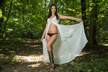 обоя девушка - girl, девушки, - брюнетки,  шатенки, девушка, женщина, брюнетка, темноволосая, сексуальная, модель, звезда, позирует, разная, обувь, верхняя, стильная, одежда, нижнее, эротическое, бельё, трусы, лифчик, колготки, чулки, аксессуары, макияж, и, множество, элементов, на, фотографии, rosanne