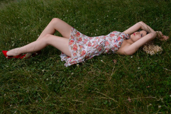 обоя sophya elise, девушки, девушка, женщина, шатенка, темноволосая, сексуальная, модель, звезда, позирует, разная, обувь, верхняя, стильная, одежда, нижнее, эротическое, бельё, трусы, лифчик, колготки, чулки, аксессуары, макияж, и, множество, элементов, на, фотографии