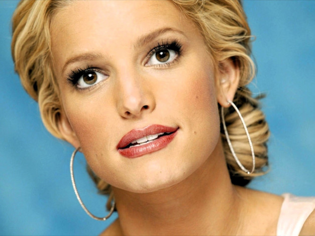 Обои картинки фото девушки, jessica simpson, блондинка, лицо, серьги