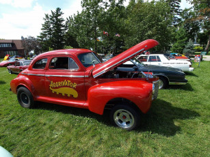 Картинка автомобили выставки уличные фото