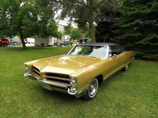 Картинка автомобили выставки уличные фото