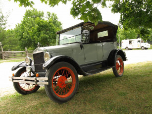 Картинка автомобили выставки уличные фото