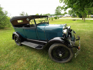 Картинка автомобили выставки уличные фото