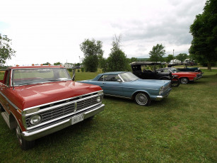 Картинка автомобили выставки уличные фото