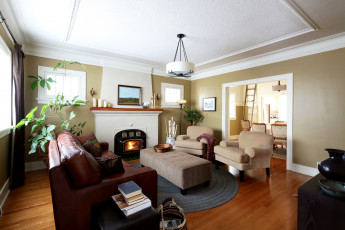 обоя интерьер, гостиная, камин, пуфик, диван