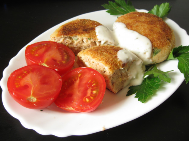 Обои картинки фото автор, varvarra, еда, вторые, блюда, котлеты, помидоры, зелень, томаты