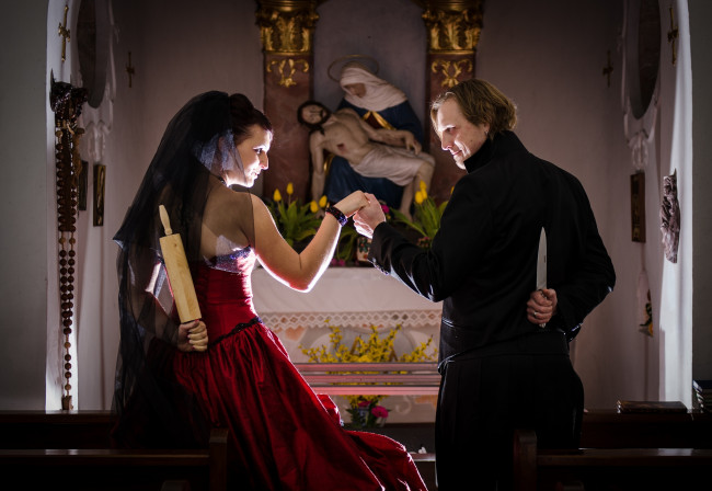 Обои картинки фото юмор, приколы, нож, скалка, женщина, мужчина