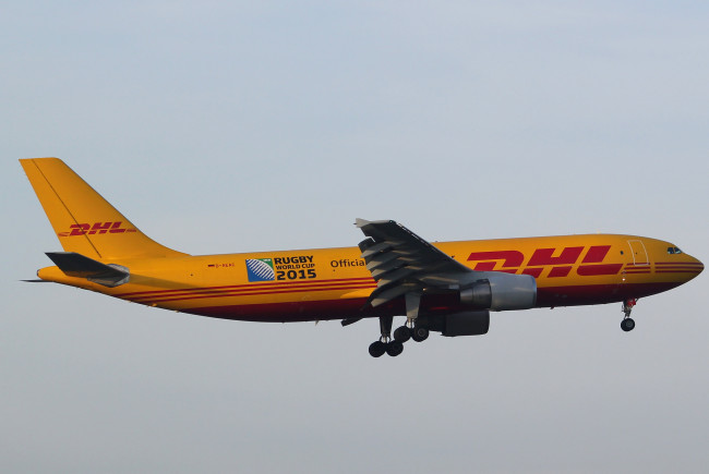 Обои картинки фото airbus a300, авиация, грузовые самолёты, полет, небо, авиалайнер