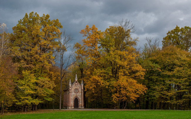 Обои картинки фото st,  joseph`s chapel, города, - католические соборы,  костелы,  аббатства, храм, поляна, лес