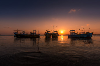 Картинка корабли баркасы+ +буксиры рассвет