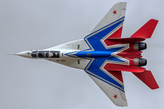 Обои картинки фото mig-29ub,  swifts, авиация, боевые самолёты, истребитель, окб микояна и гуревича