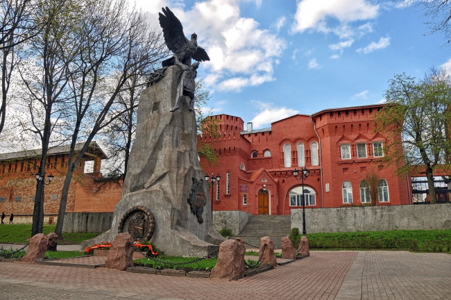 Обои картинки фото смоленск, города, - памятники,  скульптуры,  арт-объекты, город, россия, памятник, здание, музей