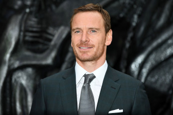 Картинка мужчины michael+fassbender актер костюм галстук