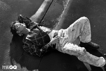 Картинка мужчины wang+yi+bo актер певец грязь лужи