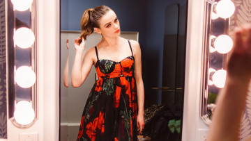 Картинка девушки joey+king джоуи линн кинг актриса сарафан зеркало девушка знаменитости джои