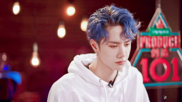 Картинка мужчины wang+yi+bo актер лицо толстовка