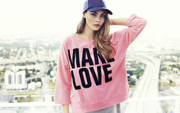 Картинка девушки cara+delevingne актриса модель кепка свитер