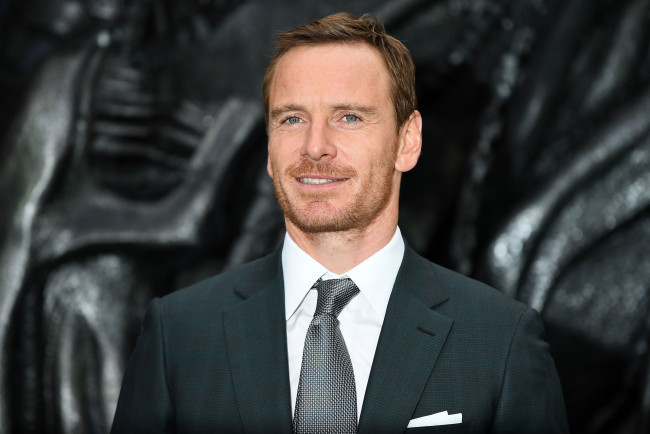 Обои картинки фото мужчины, michael fassbender, актер, костюм, галстук