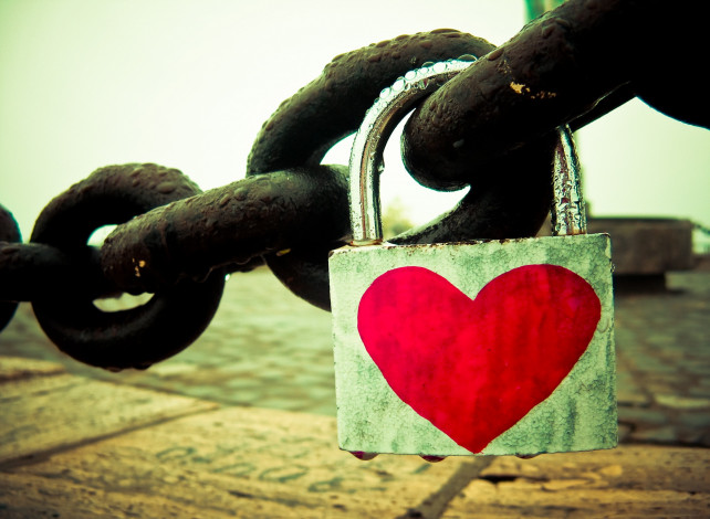 Обои картинки фото разное, ключи,  замки,  дверные ручки, цепь, замок, сердечко