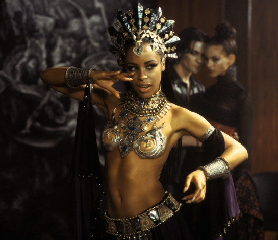 Обои картинки фото кино фильмы, queen of the damned, вампиры, танцовщица