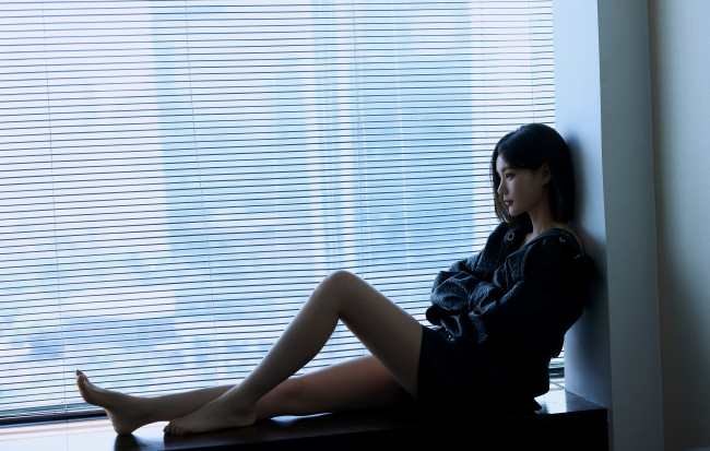 Обои картинки фото девушка - girl, девушки, - азиатки, девушка, женщина, брюнетка, темноволосая, сексуальная, модель, звезда, позирует, разная, обувь, верхняя, стильная, одежда, нижнее, эротическое, бельё, трусы, лифчик, колготки, чулки, аксессуары, макияж, и, множество, элементов, на, фотографии, li, yitong