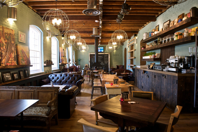 Обои картинки фото интерьер, кафе, рестораны, отели, люстры, бар, столики, диваны